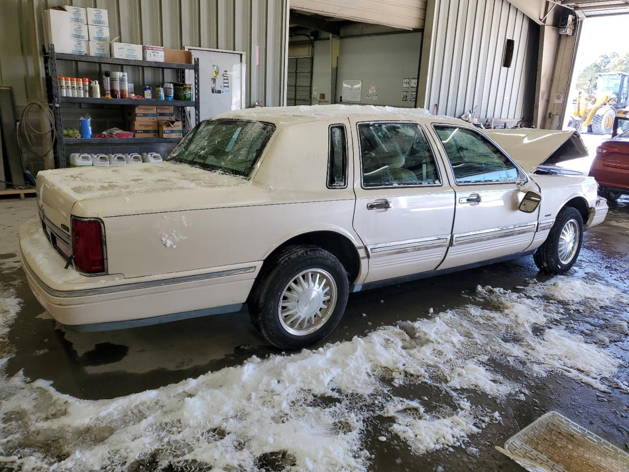 1996 Lincoln Town Car - Image 3