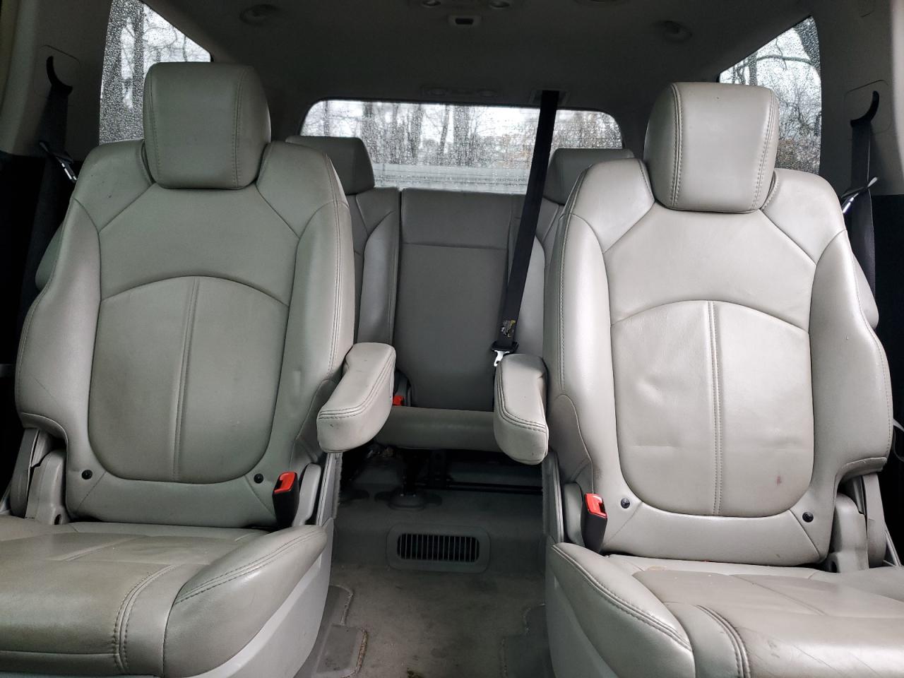 2008 GMC Acadia - Image 10
