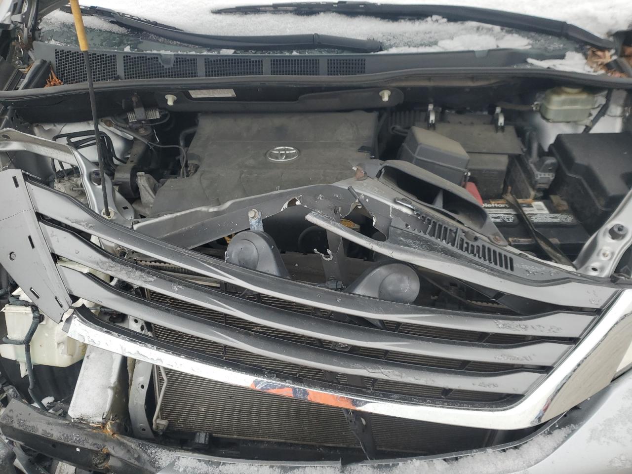 2014 Toyota Sienna - Image 13