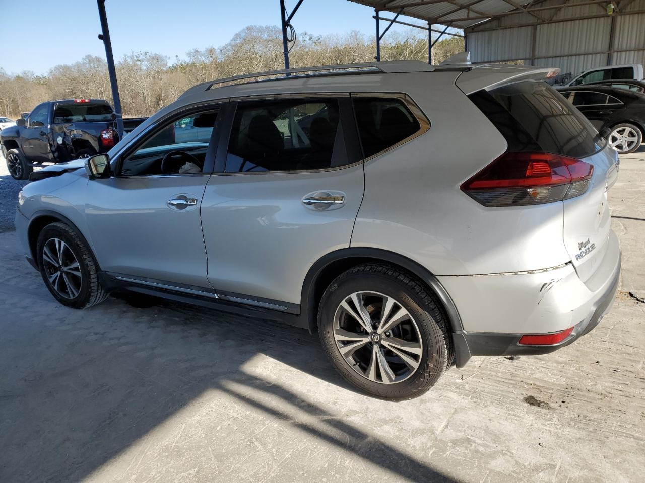 2018 Nissan Rogue - Image 2