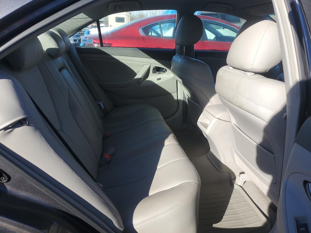 2010 Toyota Camry - Image 10