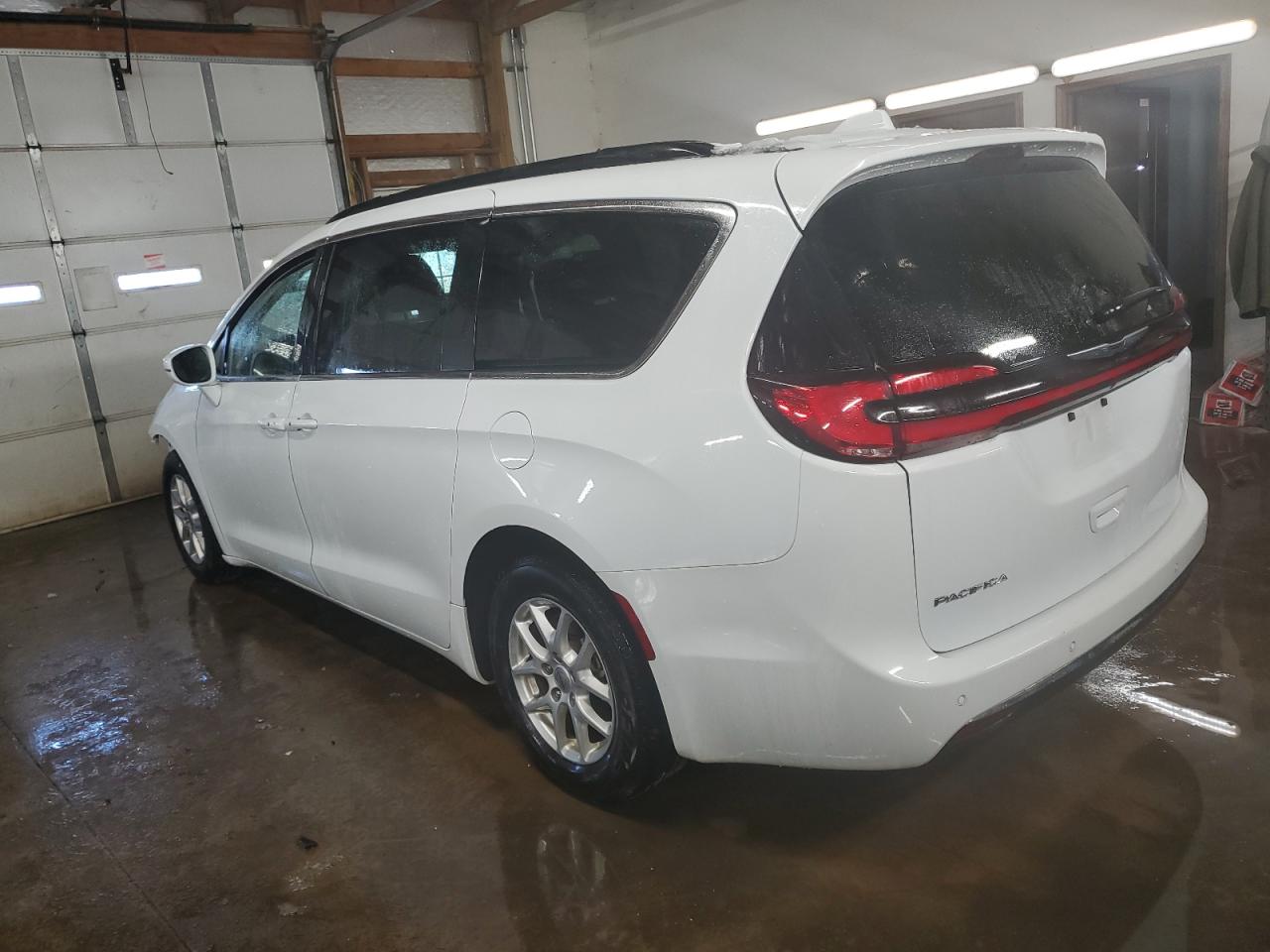 2022 Chrysler Pacifica - Image 2