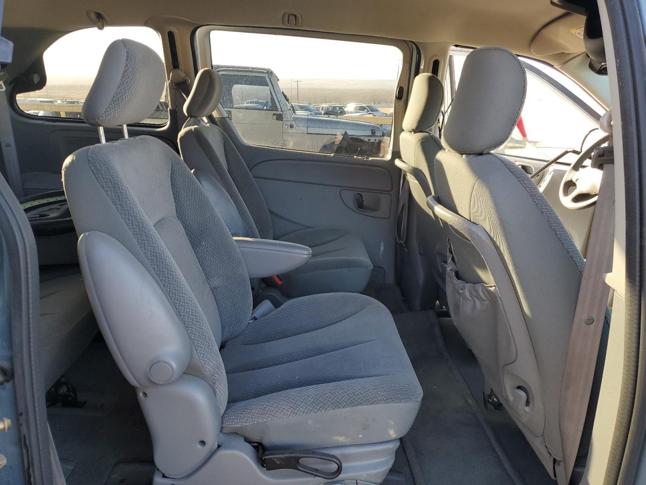 2005 Dodge Caravan - Image 11