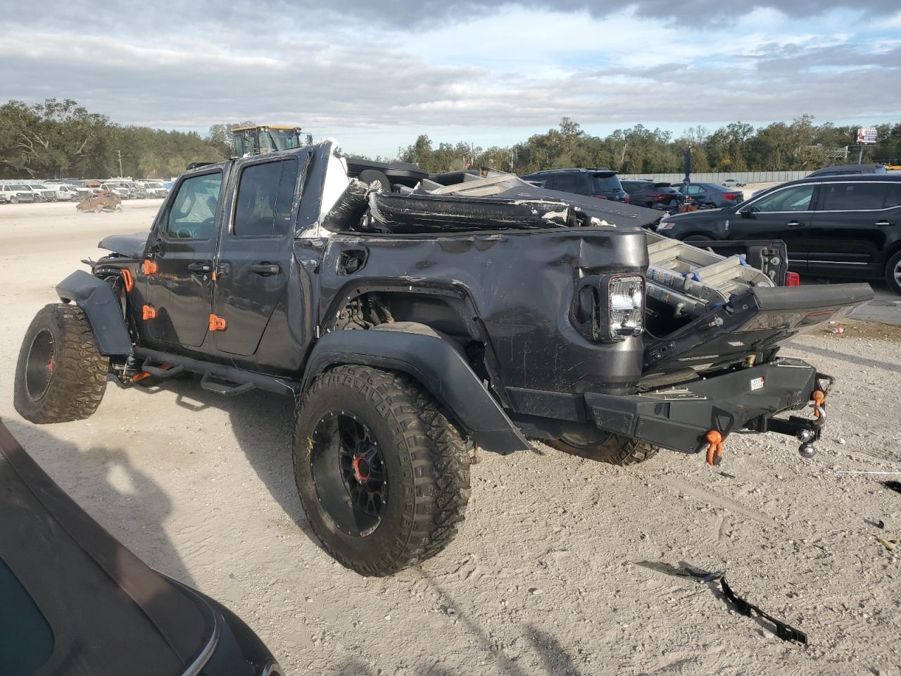 2020 Jeep Gladiator - Image 2