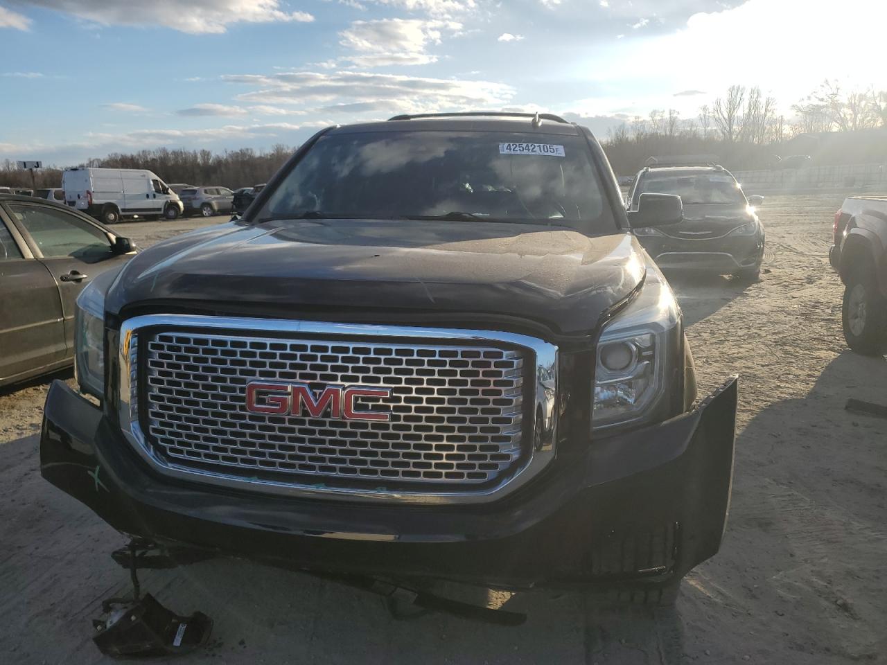 2015 GMC Yukon - Image 5