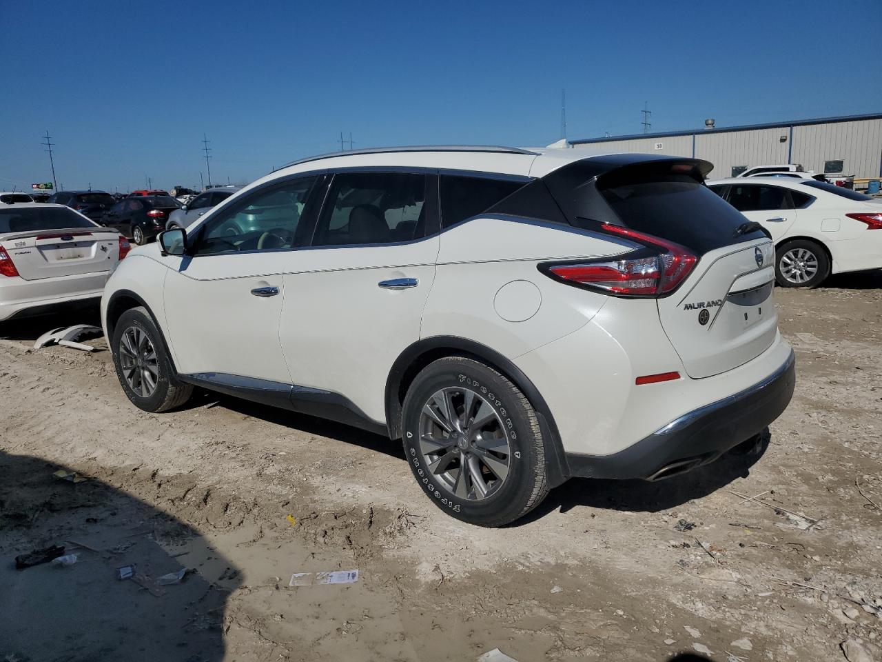 2015 Nissan Murano - Image 2