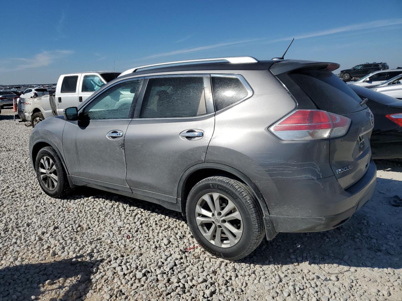 2016 Nissan Rogue - Image 2