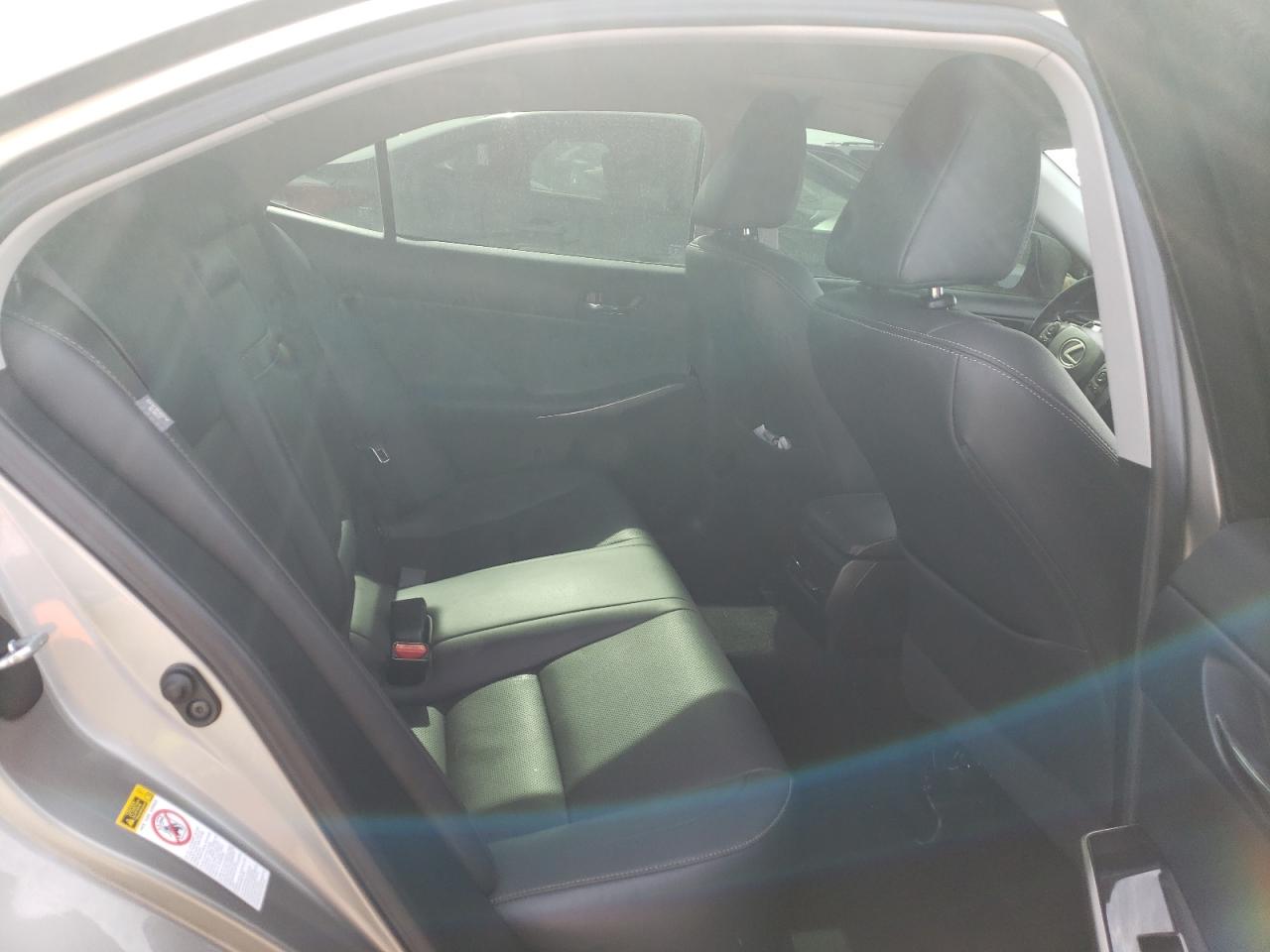 2015 Lexus IS - Image 10