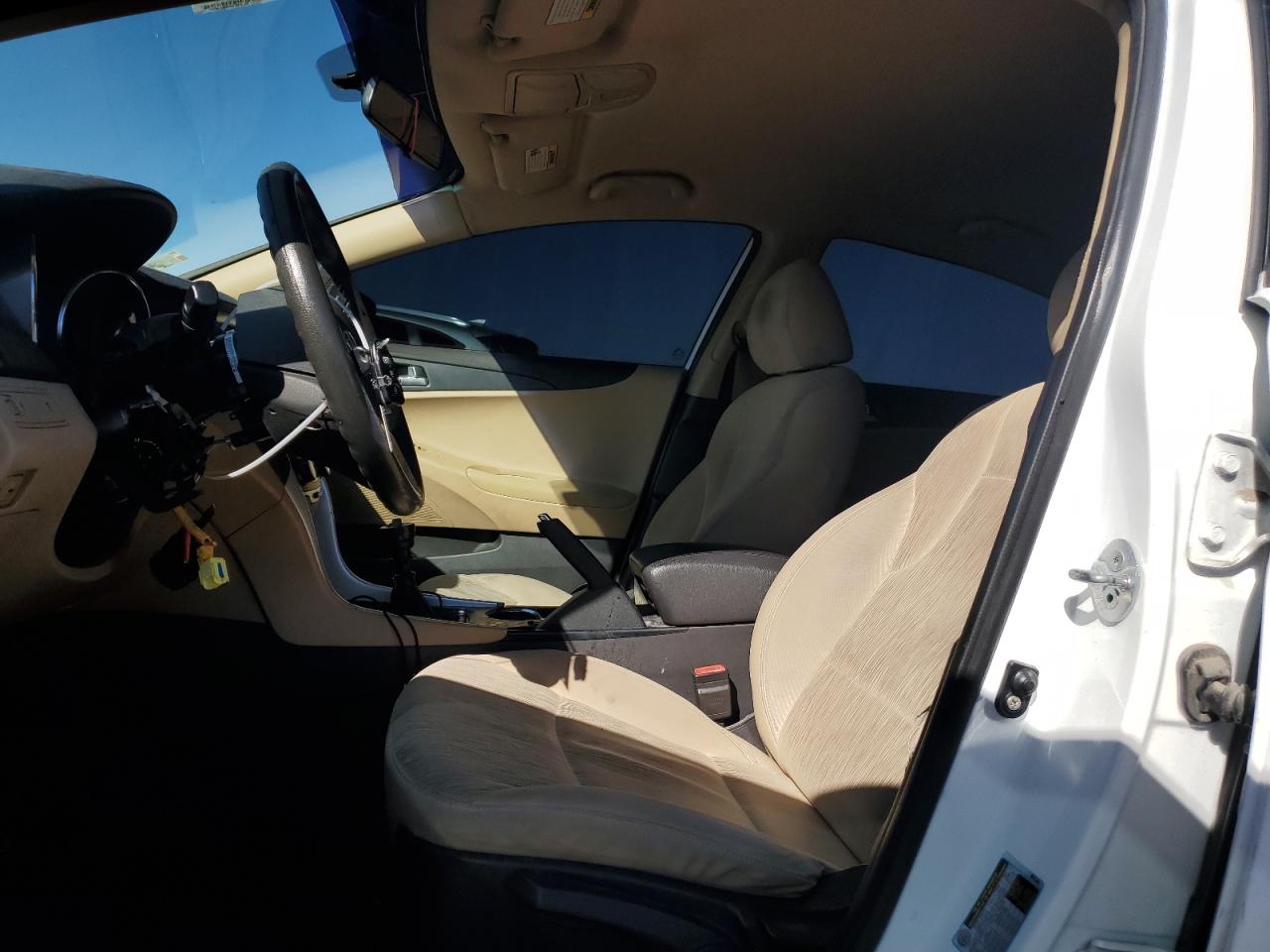 2011 Hyundai Sonata - Image 7