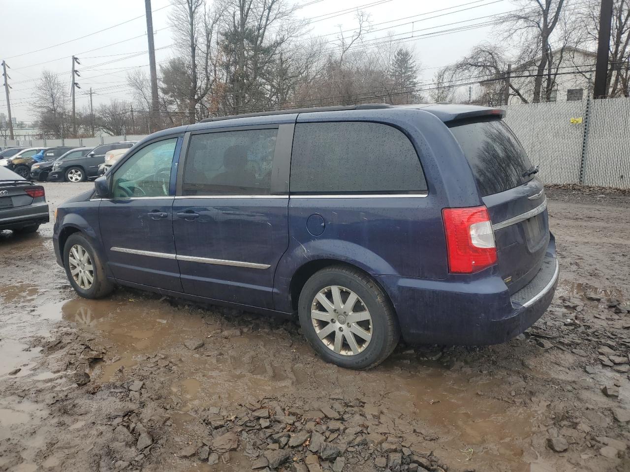2014 Chrysler Town & Country - Image 2