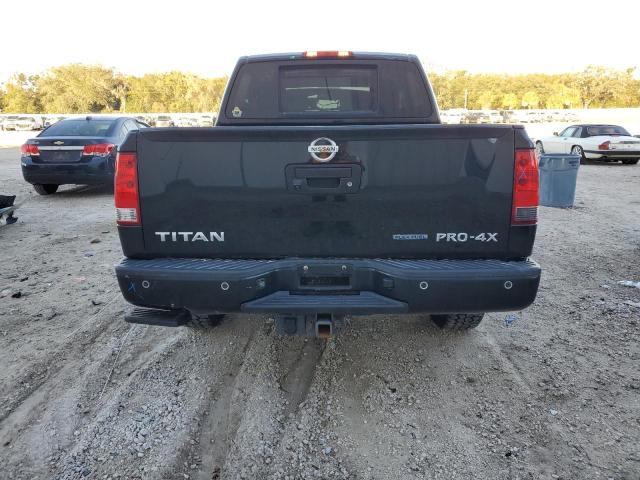  NISSAN TITAN 2015 Черный