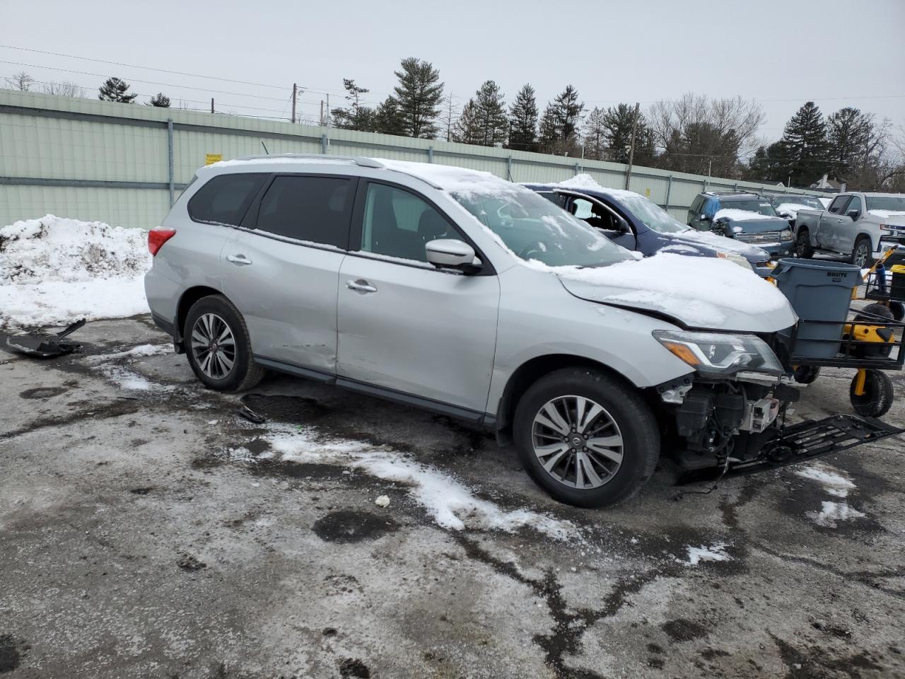 2017 Nissan Pathfinder - Image 4