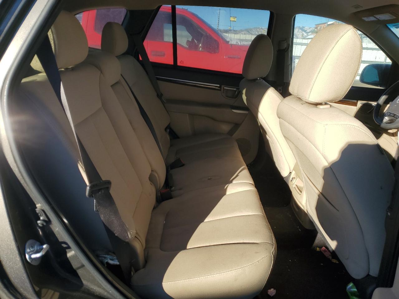 2012 Hyundai Santa Fe - Image 11