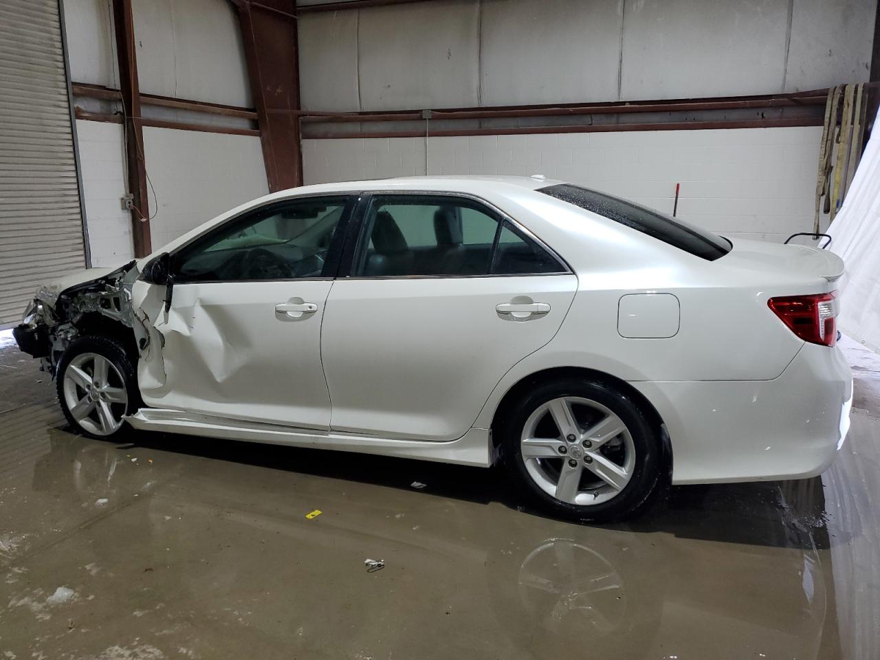 2014 Toyota Camry - Image 2