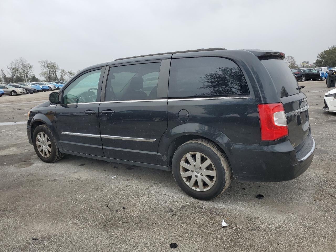 2014 Chrysler Town & Country - Image 2