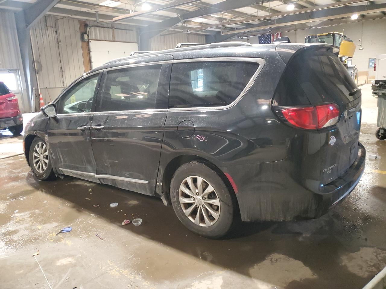 2017 Chrysler Pacifica - Image 2