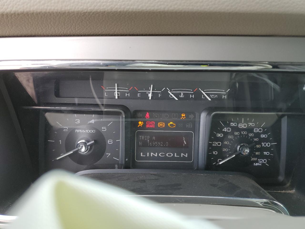 2010 Lincoln Navigator - Image 9