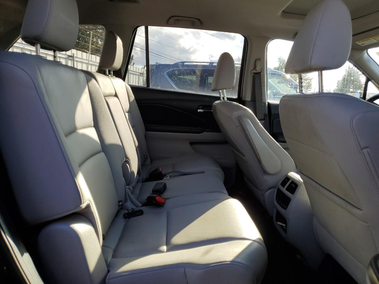 2017 Honda Pilot - Image 11