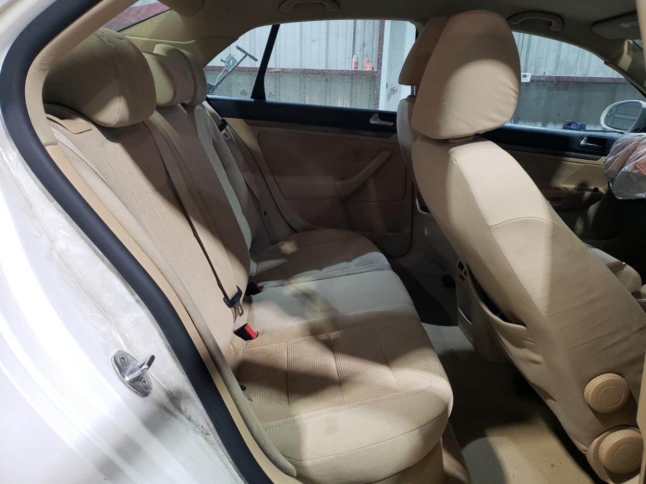 2009 Volkswagen Jetta - Image 11