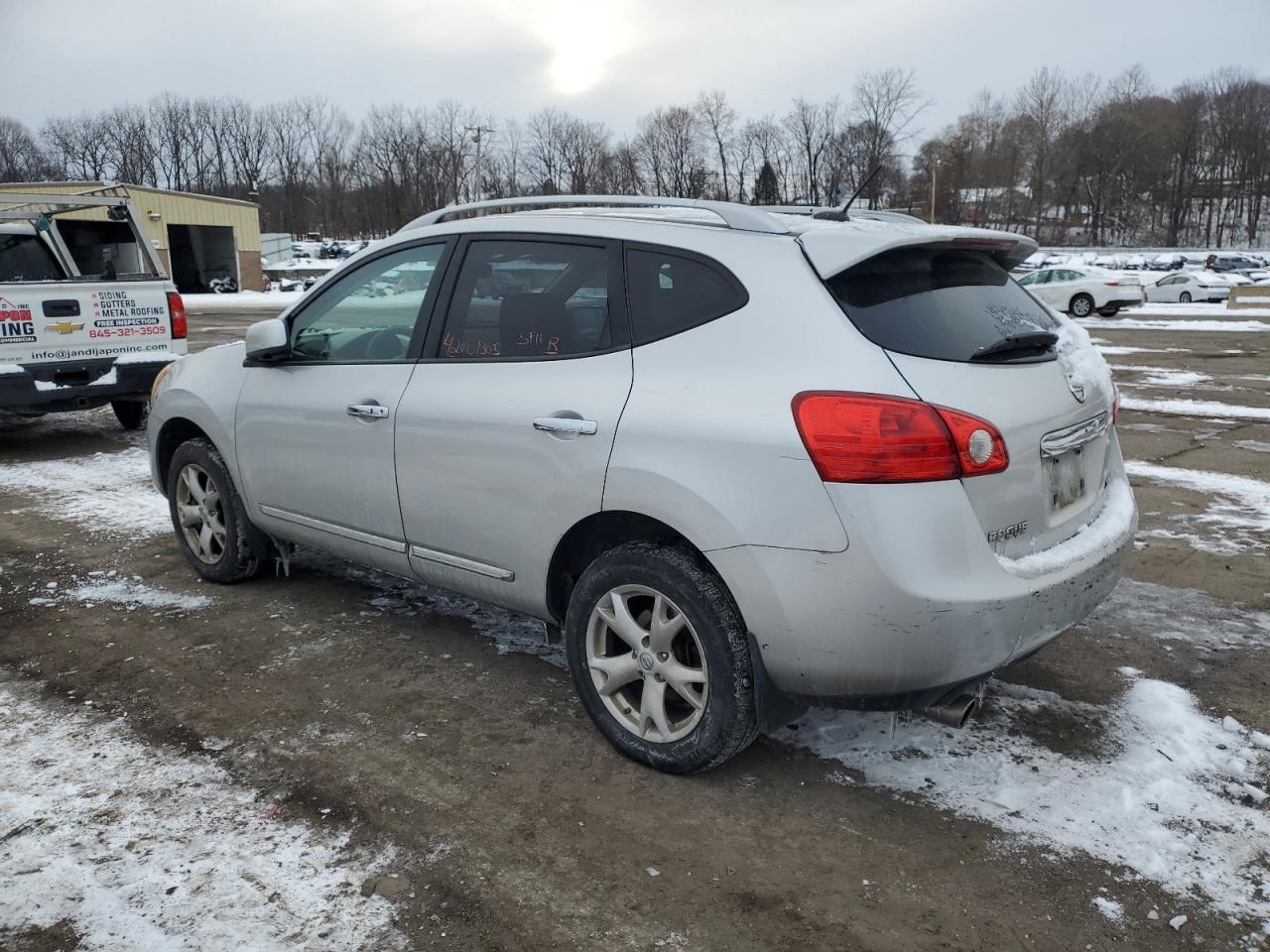 2011 Nissan Rogue - Image 2