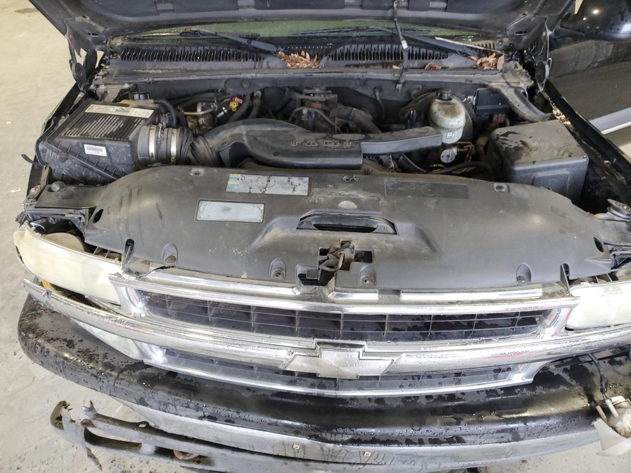 2003 Chevrolet Suburban - Image 13