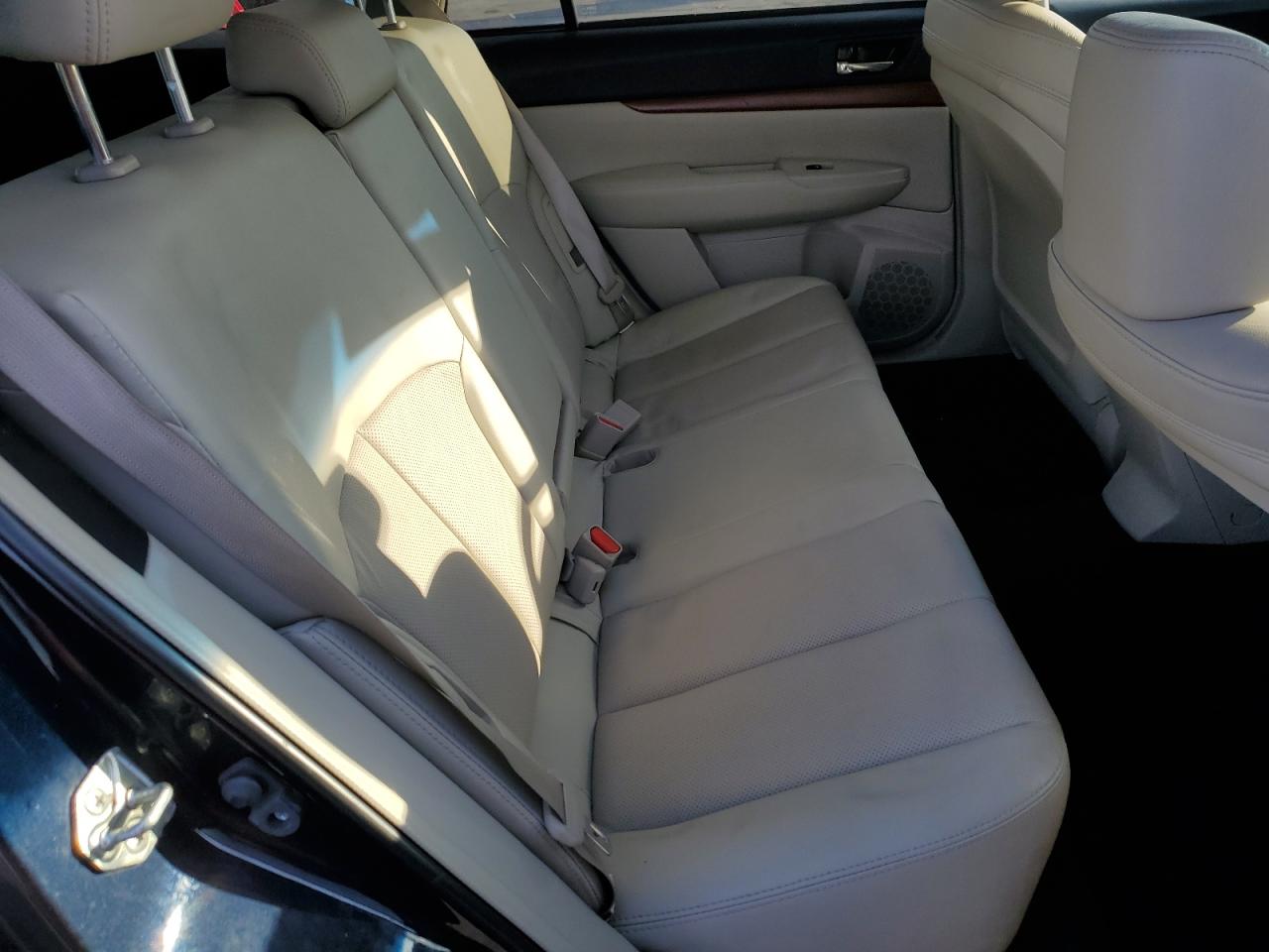 2014 Subaru Outback - Image 10