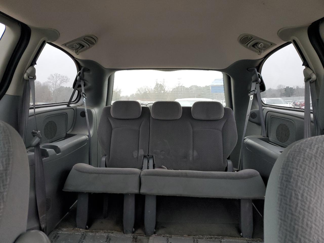 2005 Dodge Caravan - Image 10