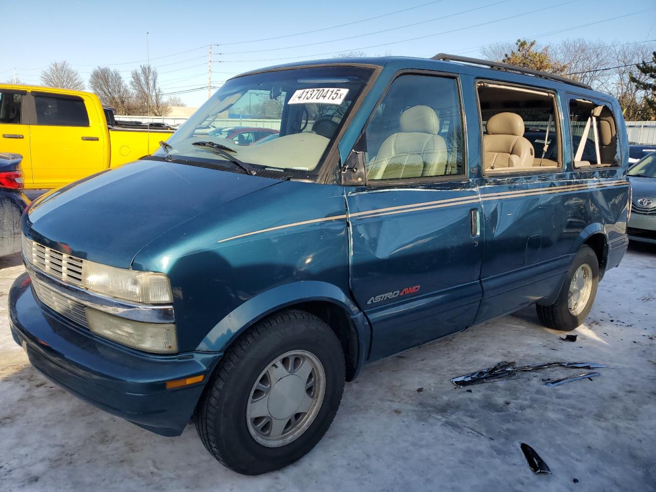 2002 Chevrolet Astro - Image 1