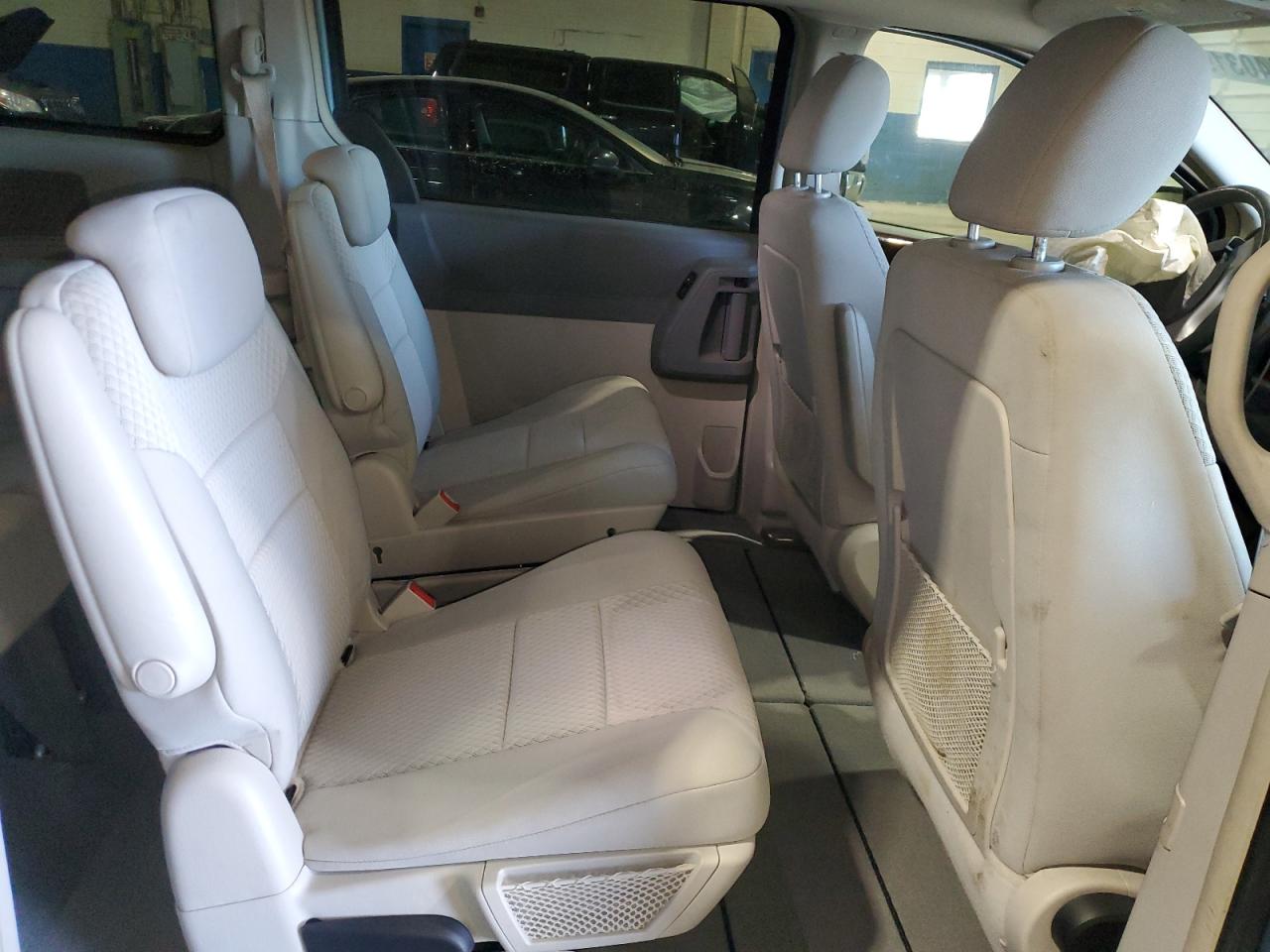 2010 Chrysler Town & Country - Image 11