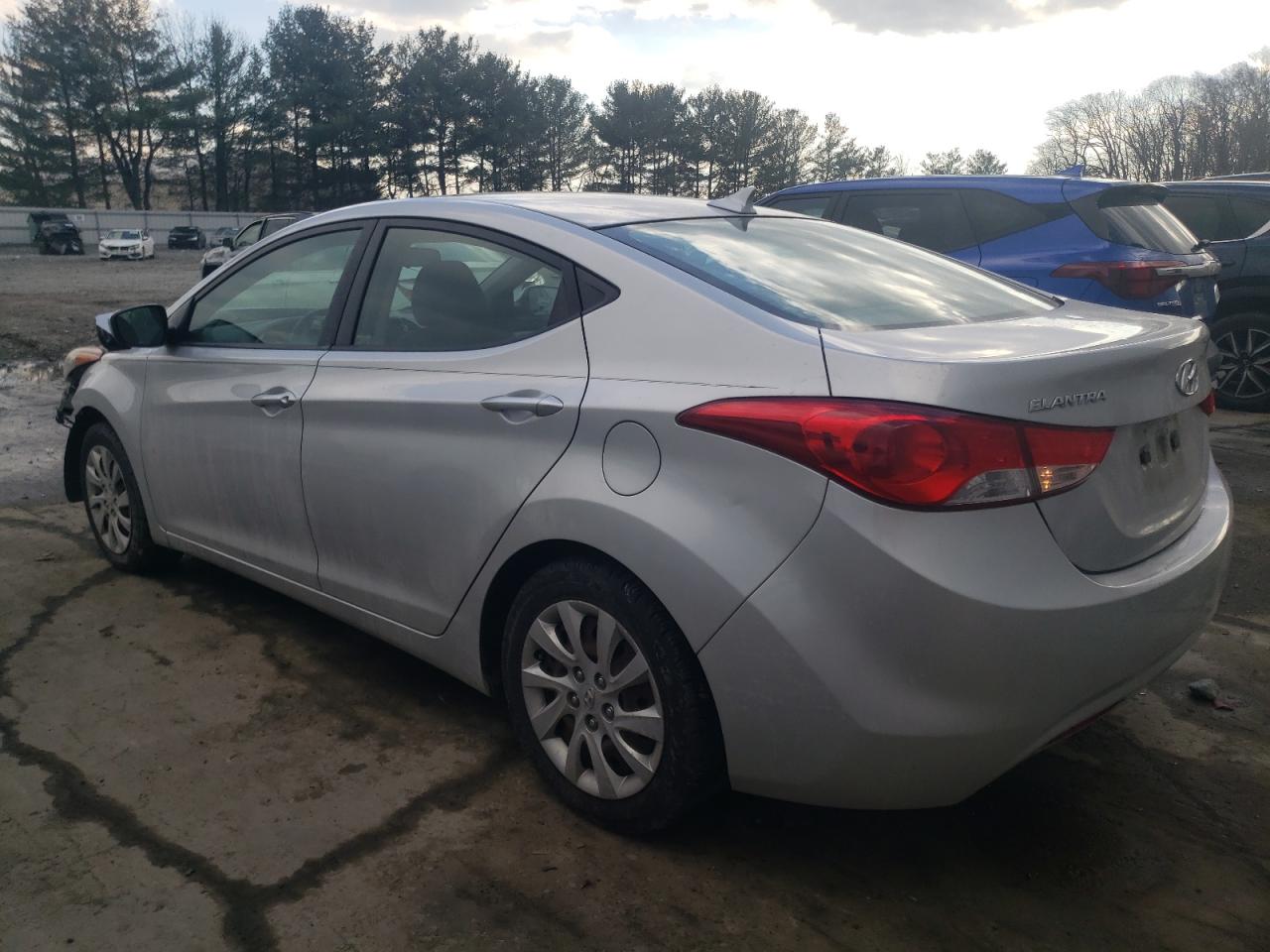 2012 Hyundai Elantra - Image 2