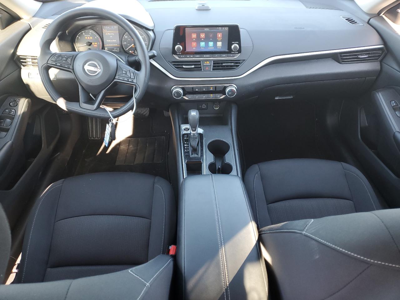 2024 Nissan Altima - Image 8