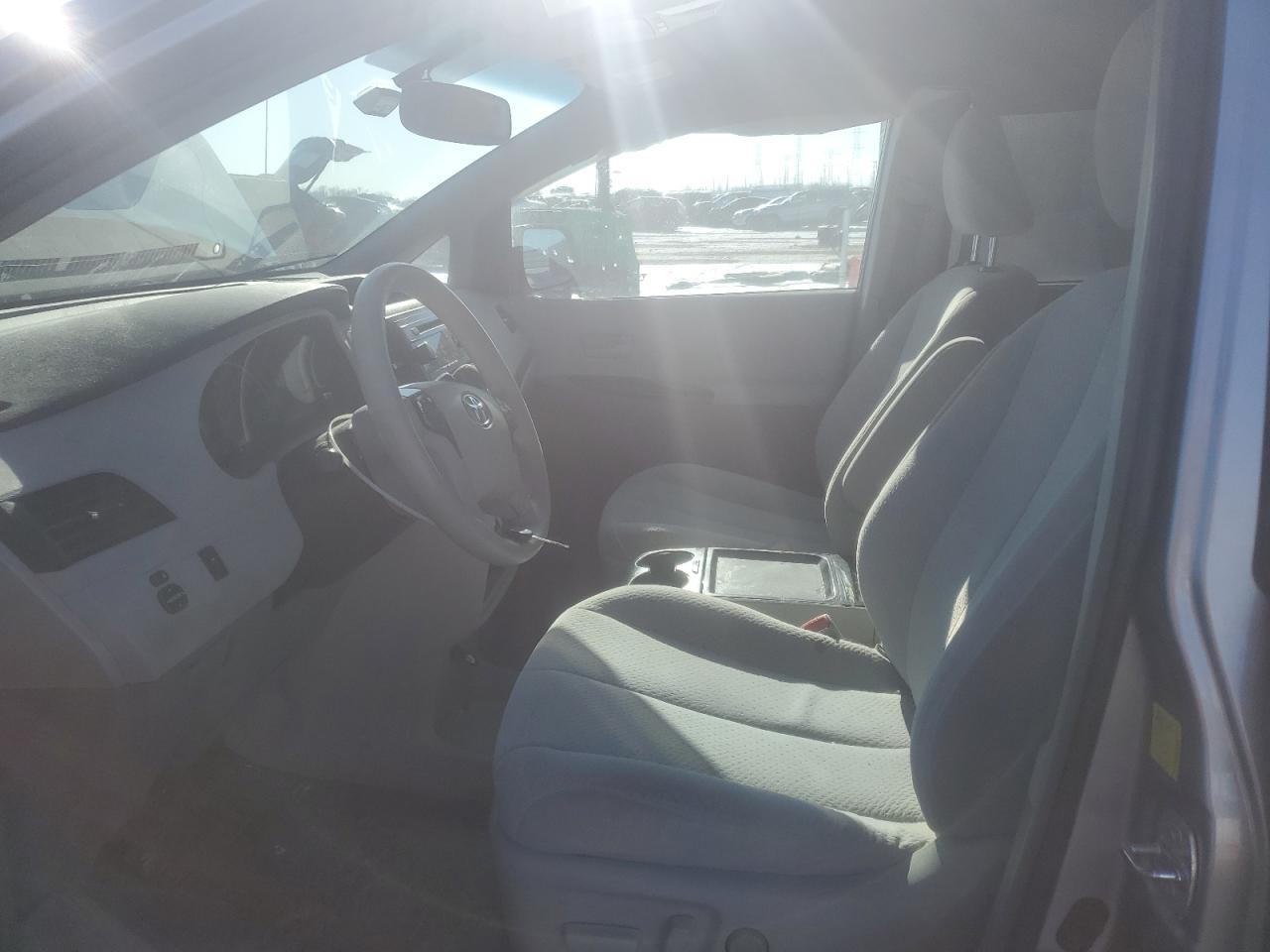 2011 Toyota Sienna - Image 7