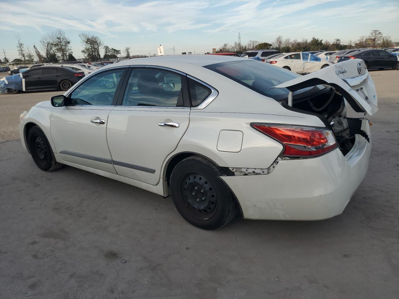 2014 Nissan Altima - Image 2