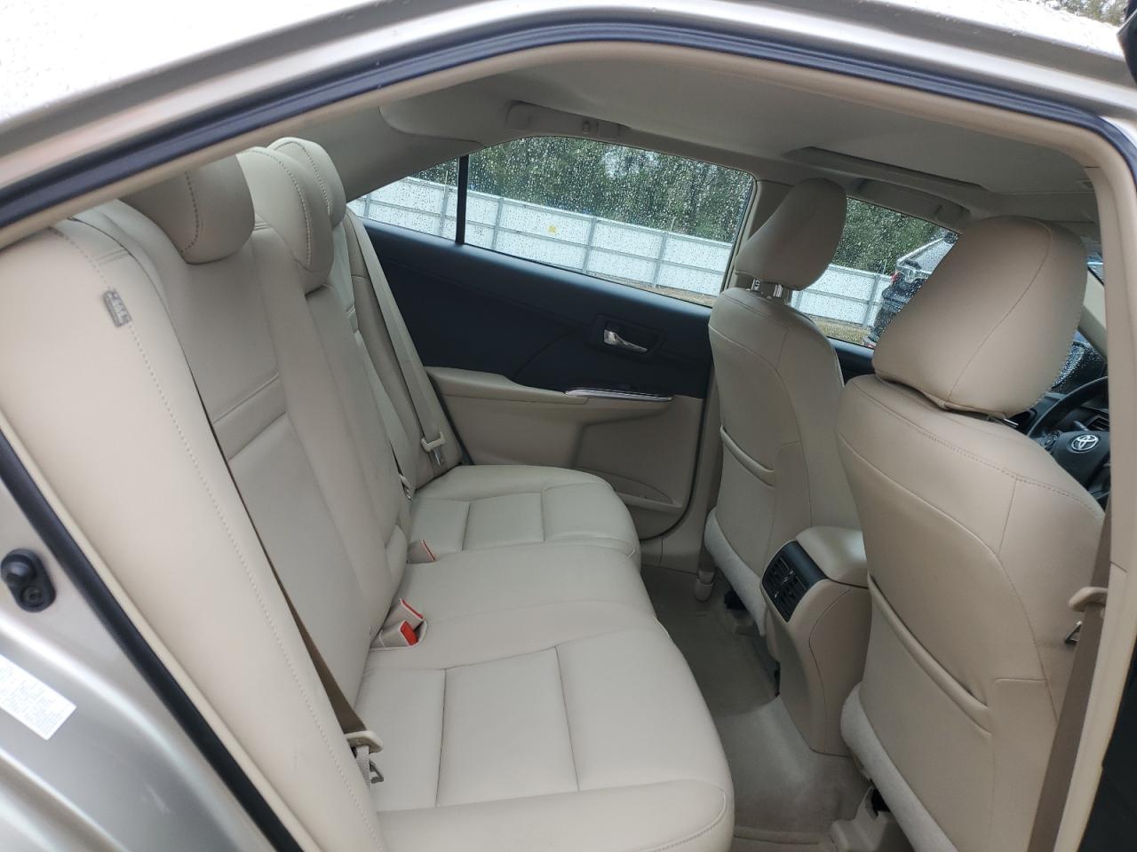 2014 Toyota Camry - Image 10