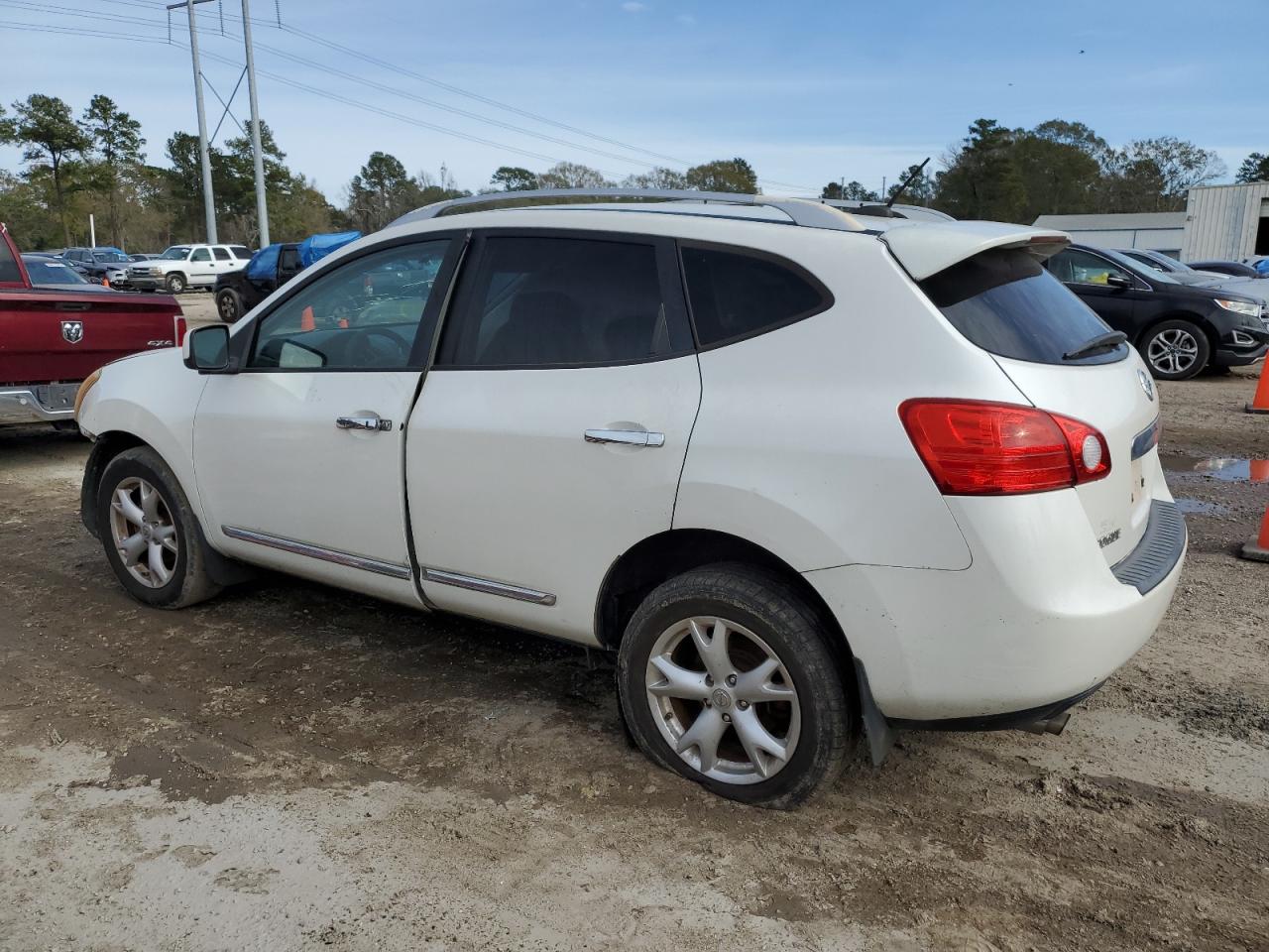 2011 Nissan Rogue - Image 2