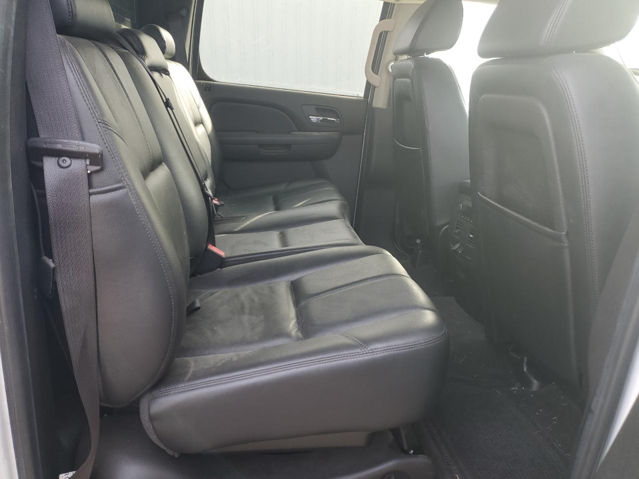 2009 Chevrolet Avalanche - Image 10