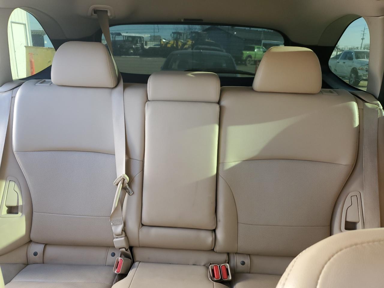 2015 Subaru Outback - Image 10