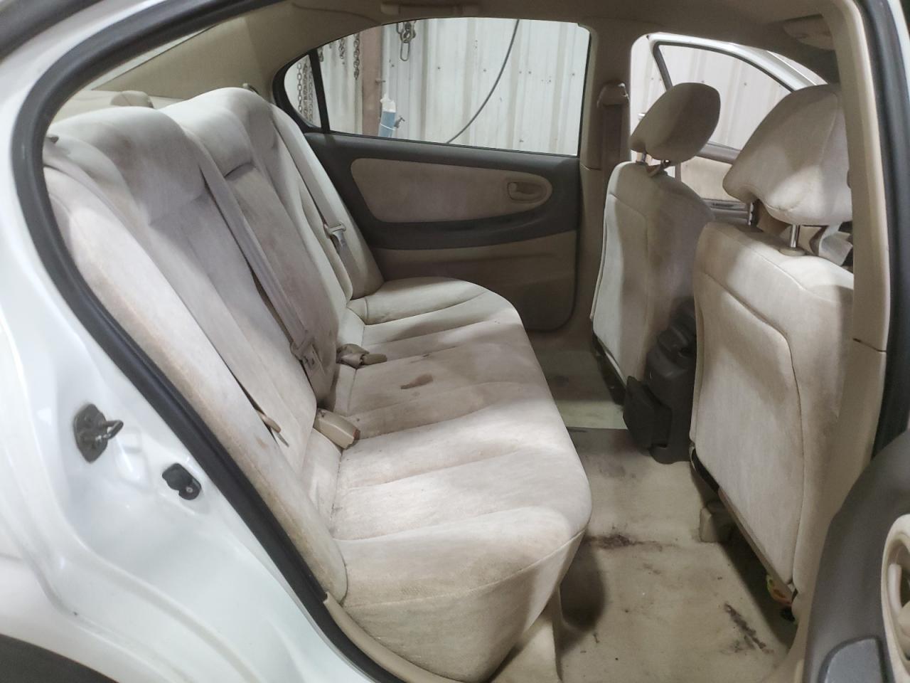 2000 Nissan Maxima - Image 10