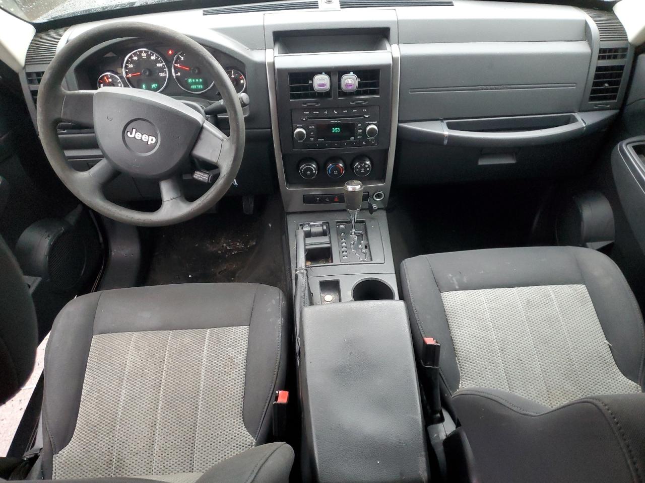 2010 Jeep Liberty (North America) - Image 8
