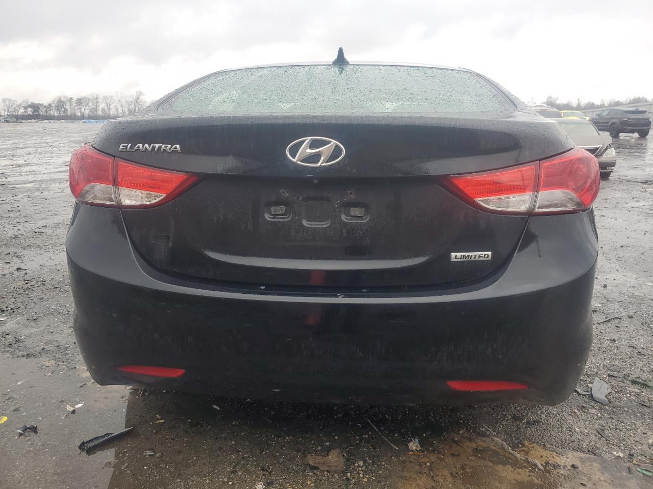 2013 Hyundai Elantra - Image 6