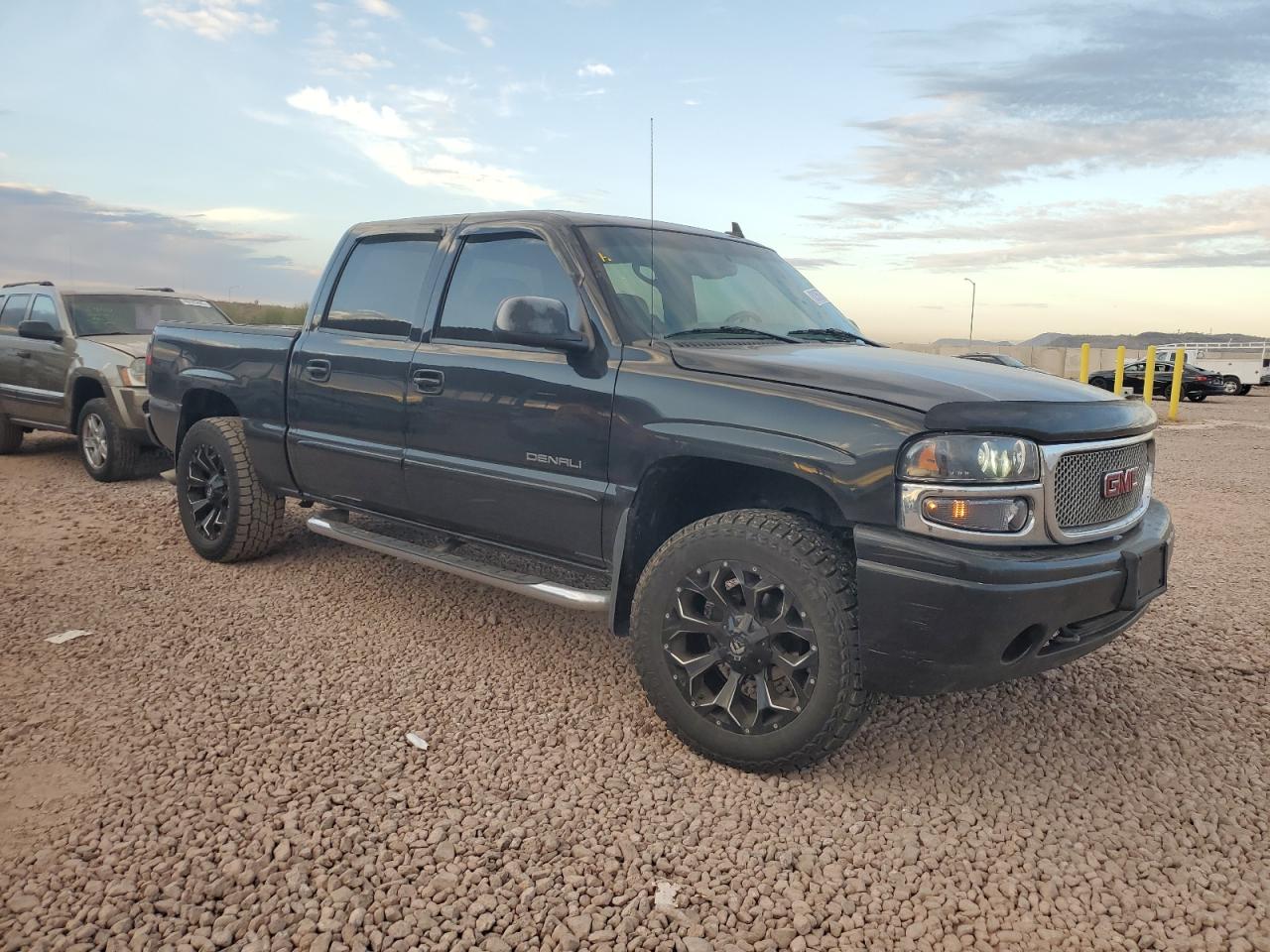 2006 GMC Sierra - Image 4