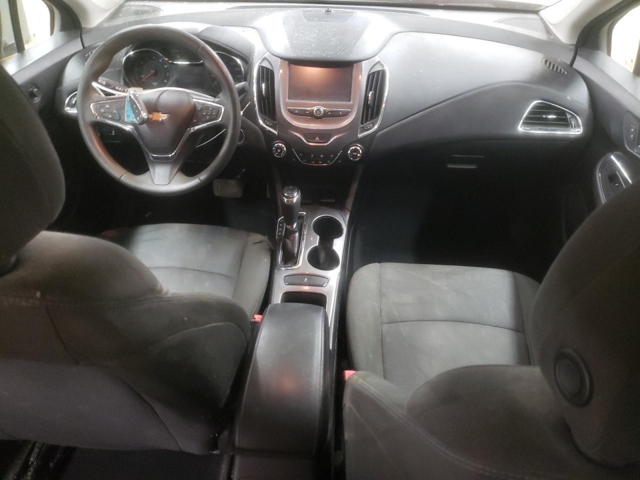 2018 Chevrolet Cruze - Image 8