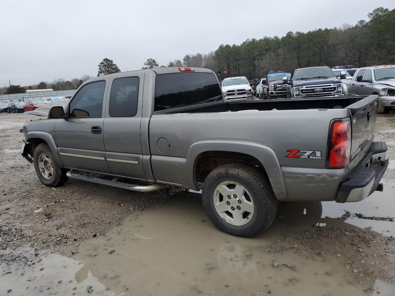 2006 Chevrolet Silverado - Image 2