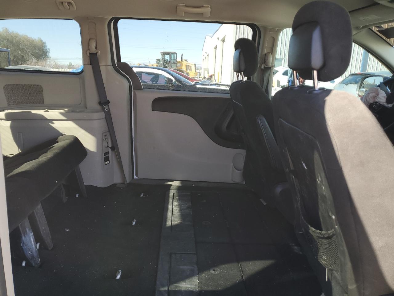 2016 Dodge Caravan - Image 11