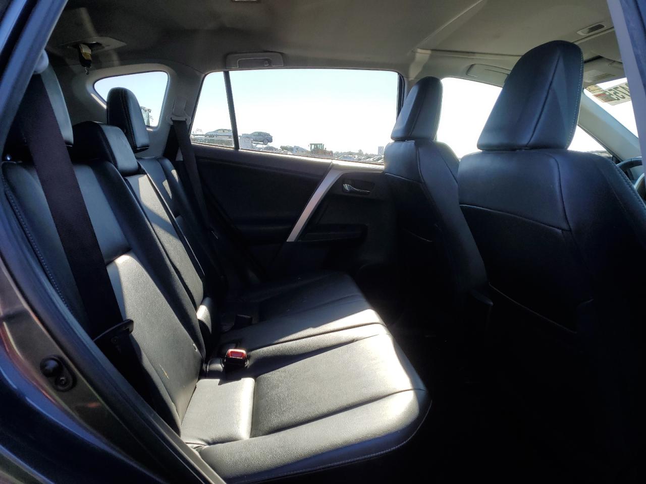 2015 Toyota RAV 4 - Image 11