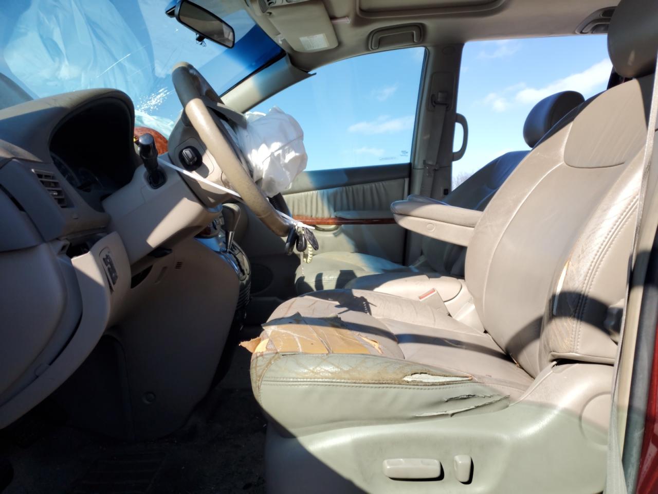 2004 Toyota Sienna - Image 7