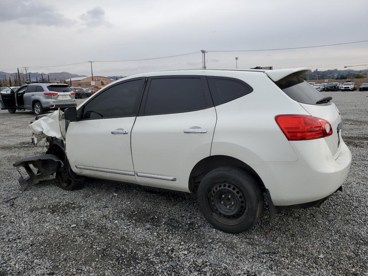 2015 Nissan Rogue - Image 2