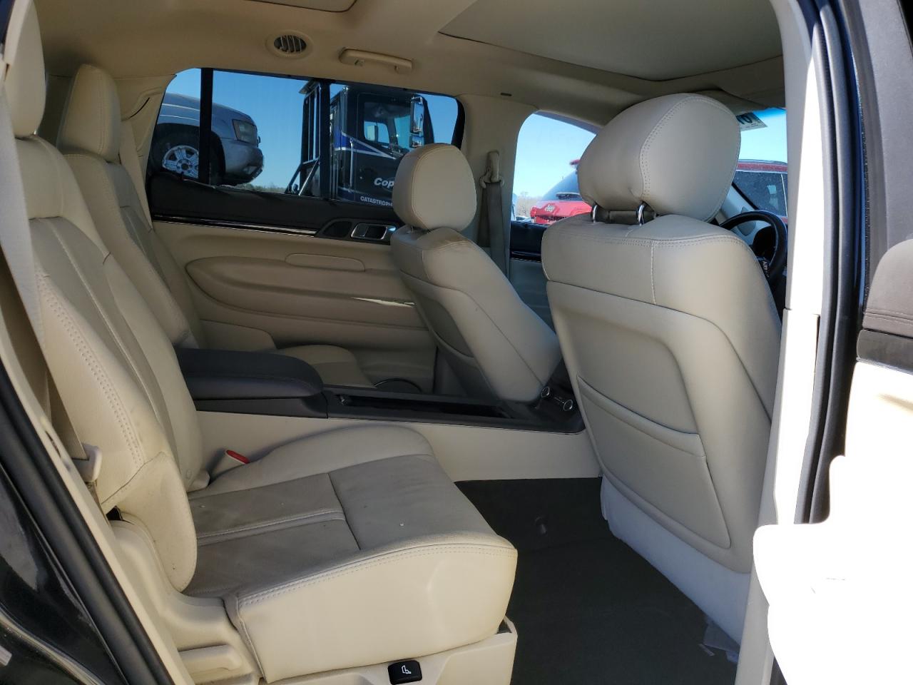 2015 Lincoln MKT - Image 10