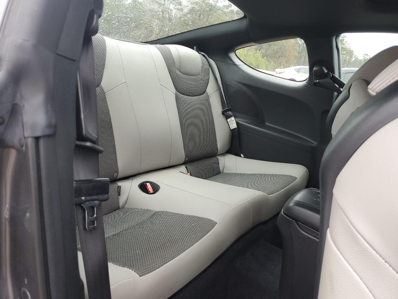 2014 Hyundai Genesis - Image 10
