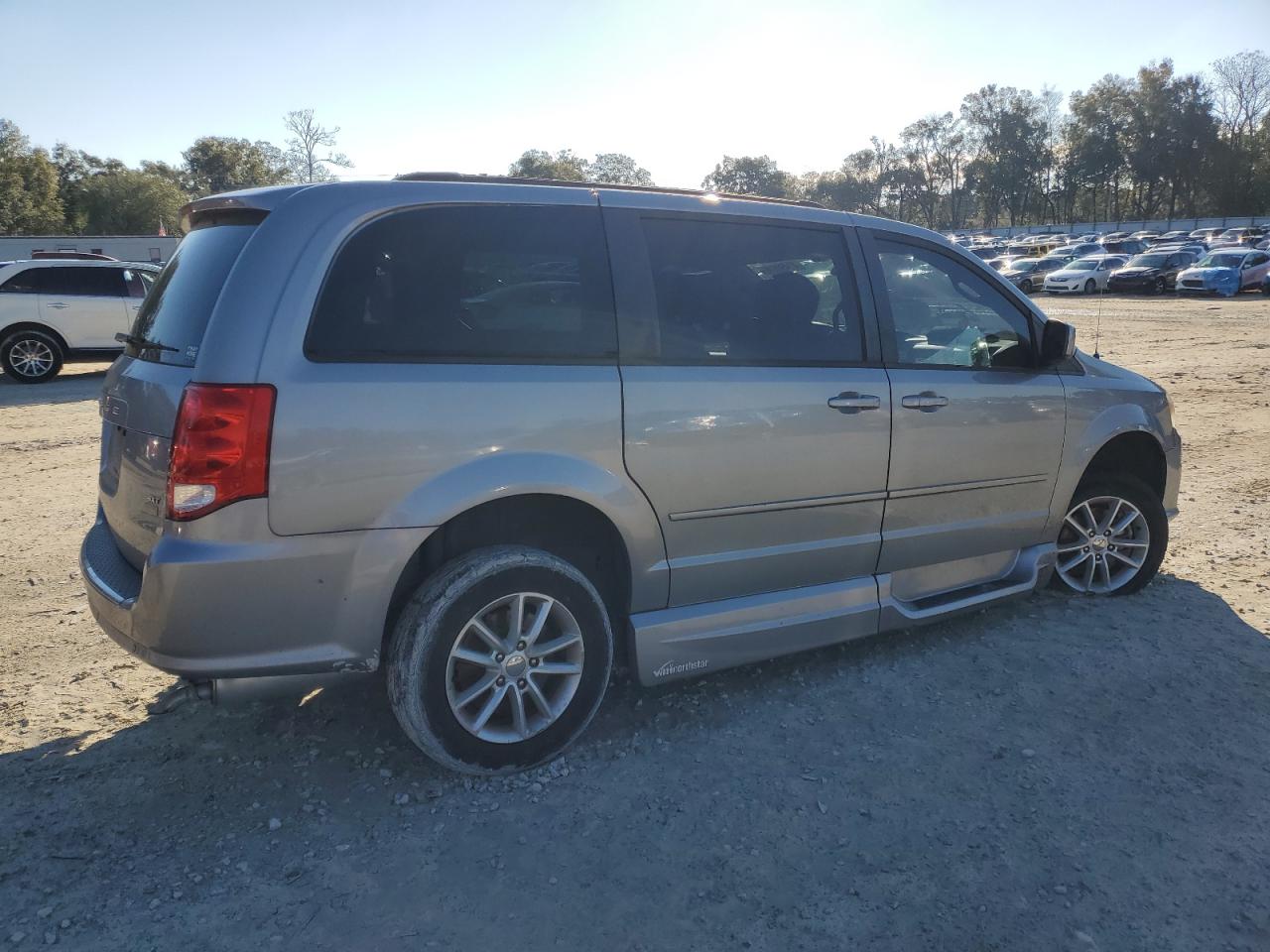 2015 Dodge Caravan - Image 3